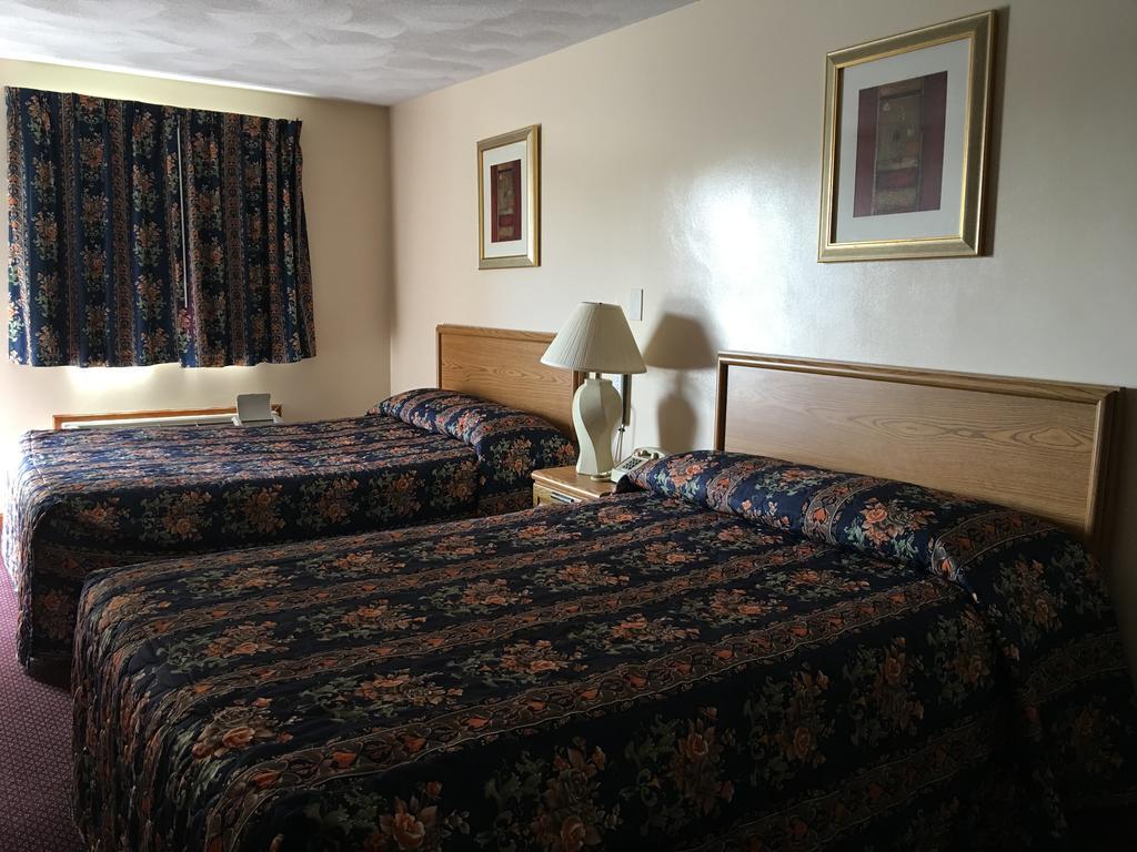 סליסבורי Knotty Pine Motel מראה חיצוני תמונה