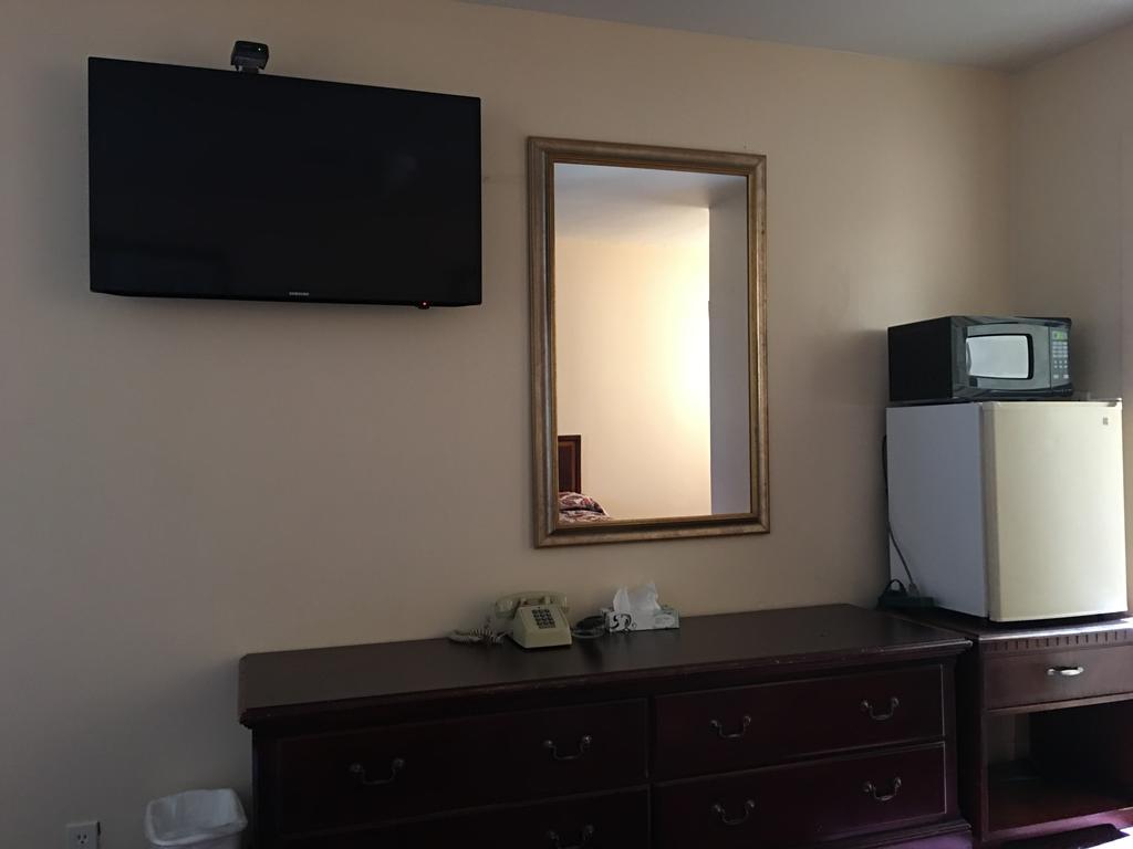 סליסבורי Knotty Pine Motel מראה חיצוני תמונה