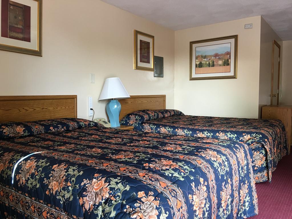 סליסבורי Knotty Pine Motel מראה חיצוני תמונה