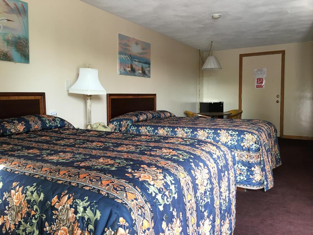 סליסבורי Knotty Pine Motel מראה חיצוני תמונה