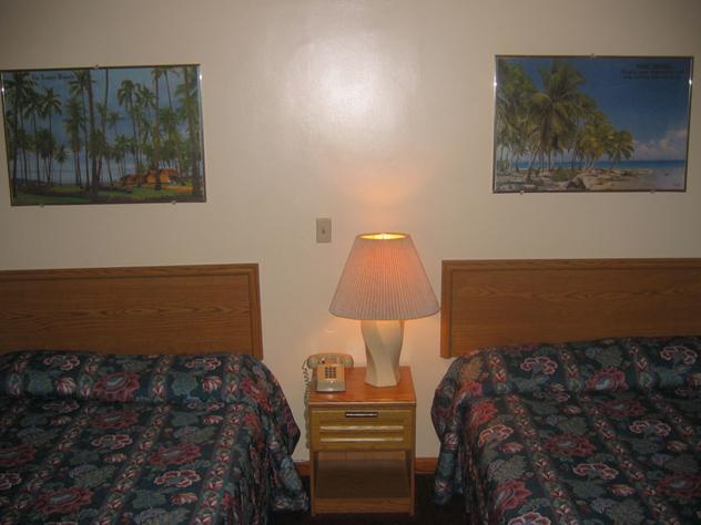 סליסבורי Knotty Pine Motel חדר תמונה